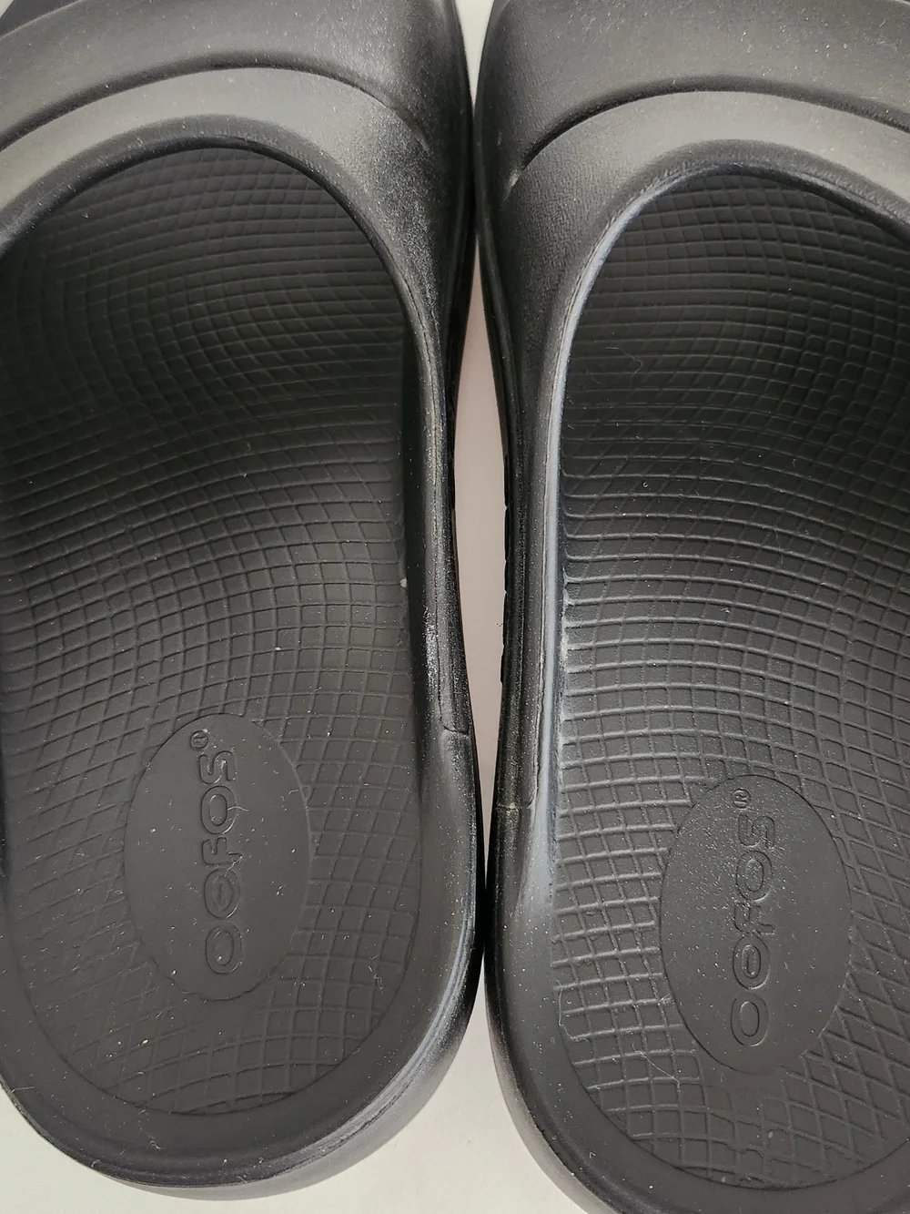OOFOS Black Recovery Slide Sandals Men's Size 7 Women's Size 9